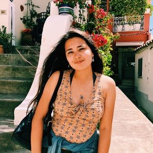 Hi! Welcome to my closet 🕊🌿💫